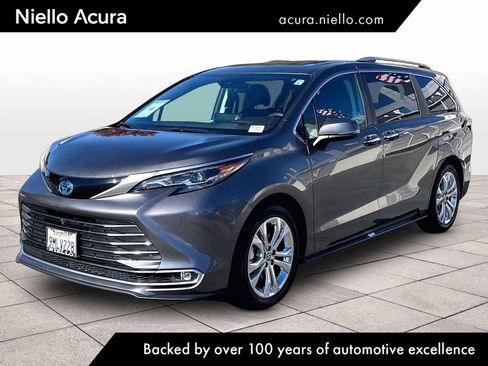 Used 2024 Toyota Sienna Platinum FWD image 1