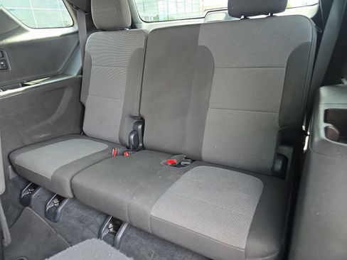 Used 2023 Chevrolet Traverse LT FWD image 12