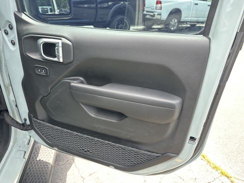 Used 2023 Jeep Wrangler Unlimited Sport AWD/4WD image 17