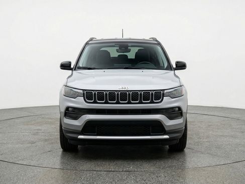 Used 2025 Jeep Compass Limited AWD/4WD image 2
