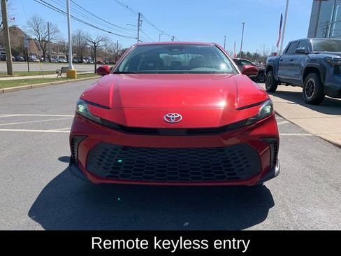 Used 2025 Toyota Camry SE FWD image 9