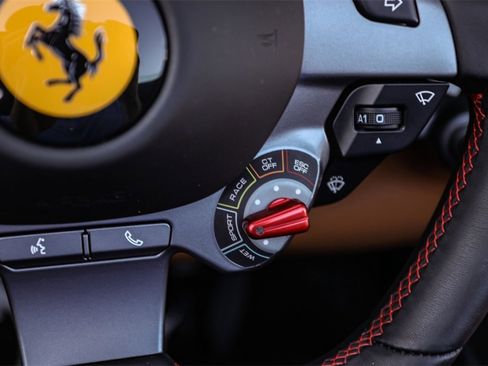 Used 2022 Ferrari 812 GTS image 27