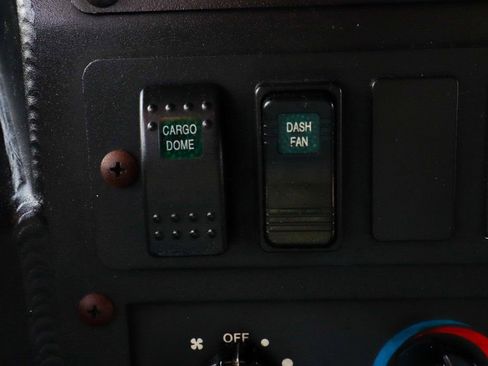 Used 2017 Ford E-350 and Econoline 350 Super Duty image 23