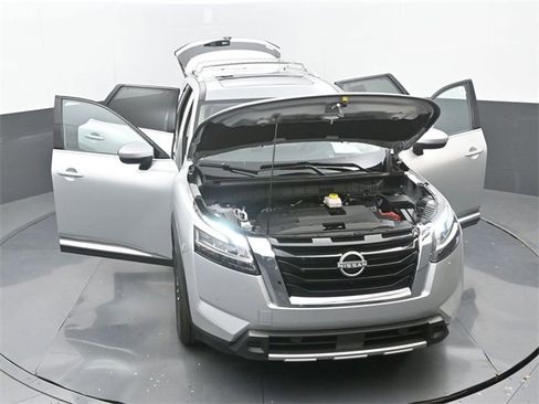 Used 2024 Nissan Pathfinder Platinum w/ Cargo Package image 36