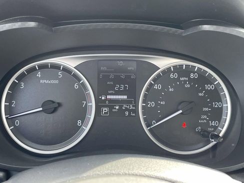 Used 2025 Nissan Versa S w/ Trunk Package image 24