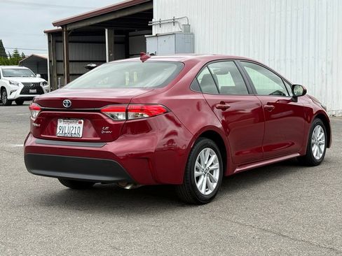 Used 2025 Toyota Corolla LE w/ LE Premium Package FWD image 12