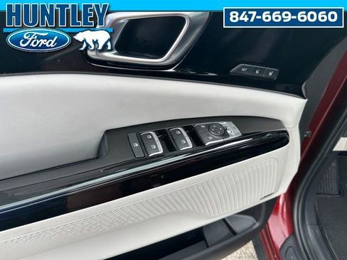 Used 2023 Kia Carnival SX Prestige FWD image 23