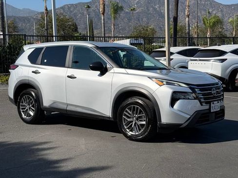 Used 2024 Nissan Rogue S FWD image 2