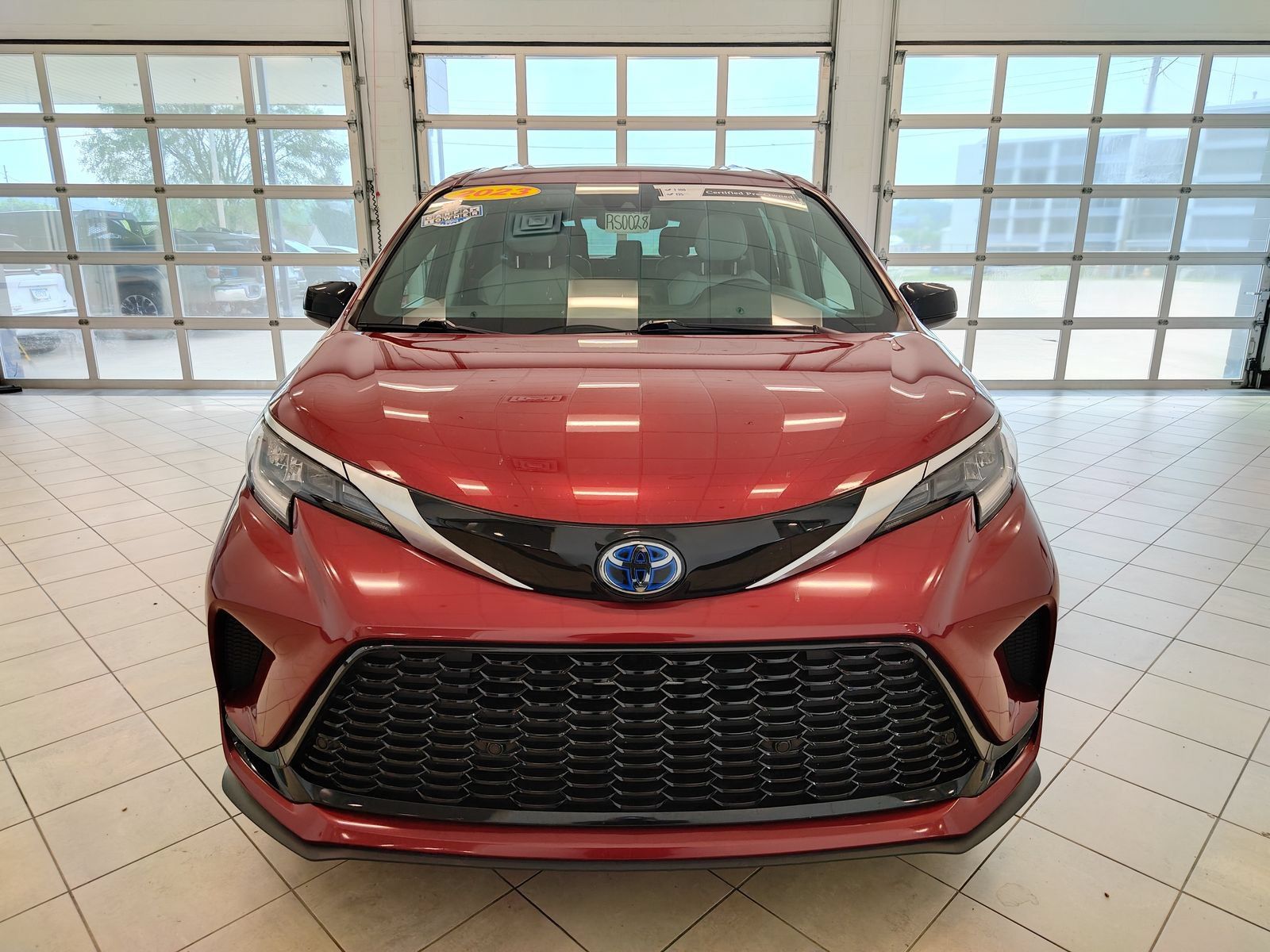 Used 2023 Toyota Sienna XSE AWD/4WD image 8