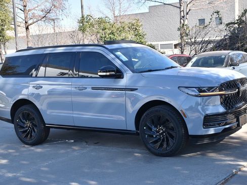 New 2025 Lincoln Navigator Reserve w/ Jet Appearance Package image 11