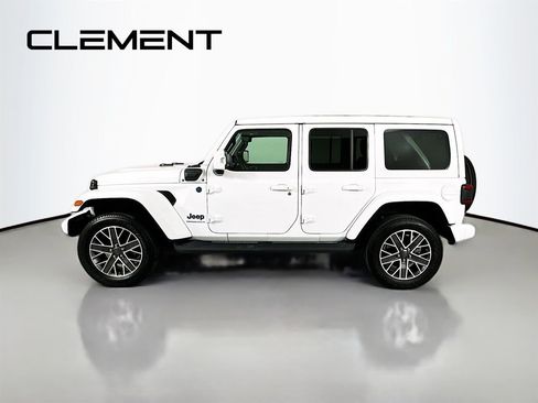 Used 2023 Jeep Wrangler Unlimited Sahara image 4