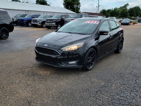 Used 2016 Ford Focus SE w/ Equipment Group 201A image 2