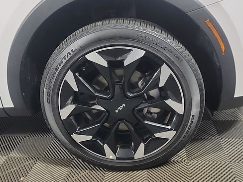 Used 2025 Kia Sorento EX w/ Panoramic Sunroof Package image 3