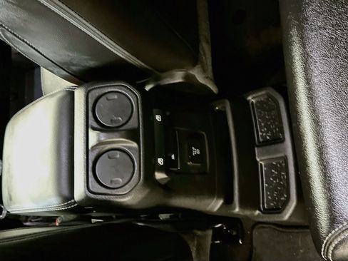 Used 2023 Jeep Wrangler Unlimited Sahara AWD/4WD image 27