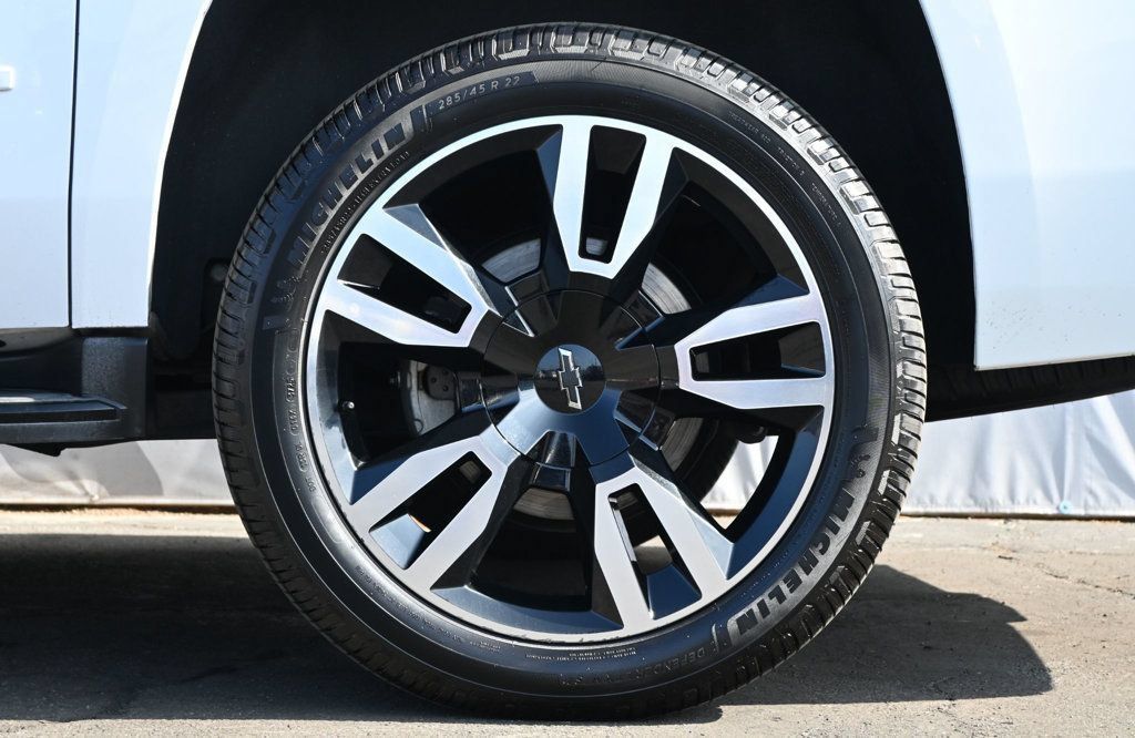 Used 2018 Chevrolet Suburban Premier AWD/4WD image 9