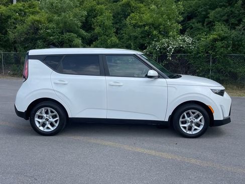 Used 2023 Kia Soul LX w/ LX Technology Package FWD image 6