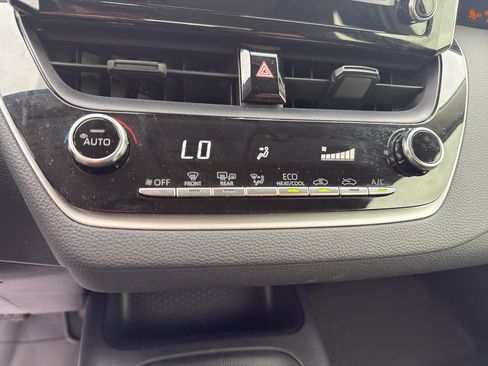 Used 2020 Toyota Corolla LE FWD image 15