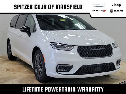 New 2026 Chrysler Pacifica Select