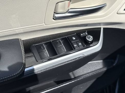 Used 2025 Toyota Sienna Limited AWD/4WD image 43
