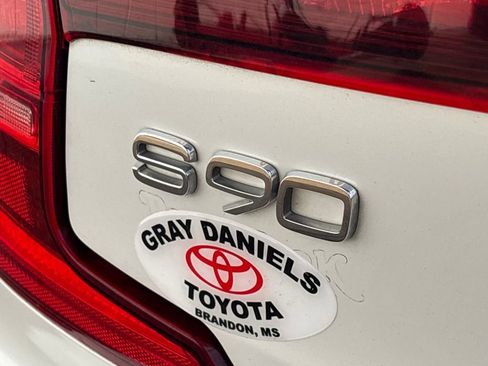 Used 2017 Volvo S90 T6 Momentum w/ Vision Package image 32