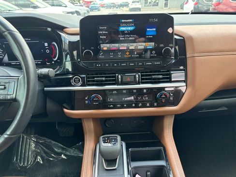 Used 2024 Nissan Pathfinder Platinum AWD/4WD image 15