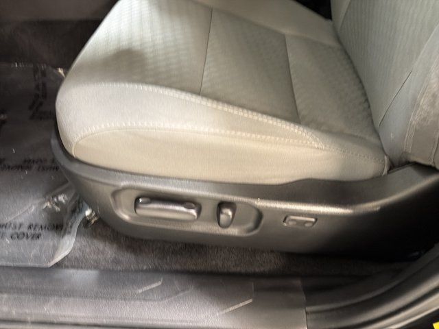 Used 2022 Toyota Tacoma SR5 AWD/4WD image 15