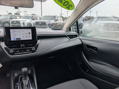 Used 2024 Toyota Corolla LE FWD image 12