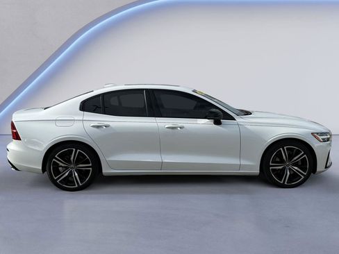 Used 2020 Volvo S60 T5 R-Design image 2