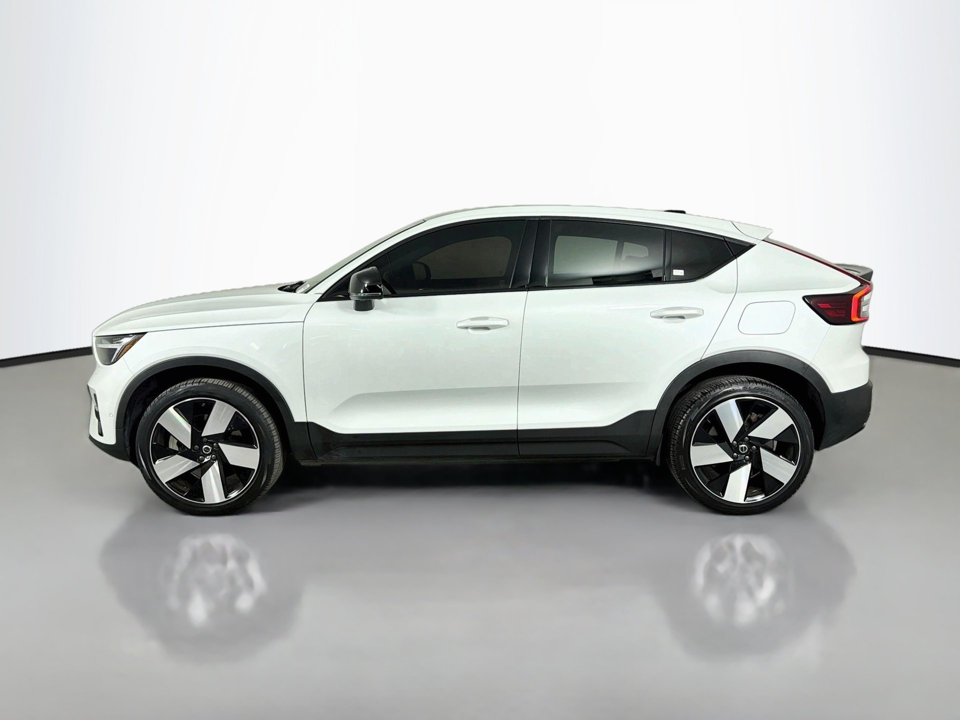 Certified 2023 Volvo C40 P8 Recharge Plus w/ Climate Package AWD/4WD image 9