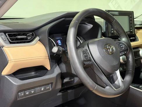Certified 2022 Toyota RAV4 XLE Premium AWD/4WD image 17