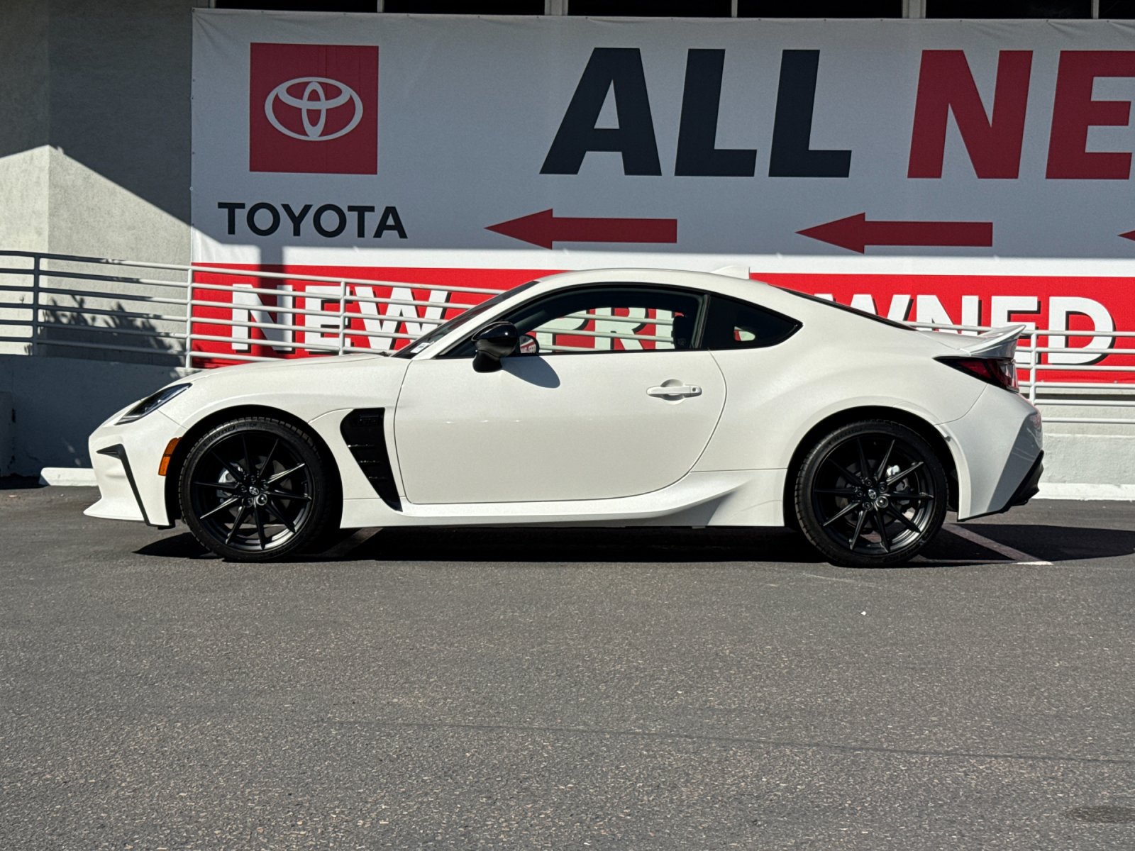 Used 2025 Toyota GR86 Premium RWD image 2