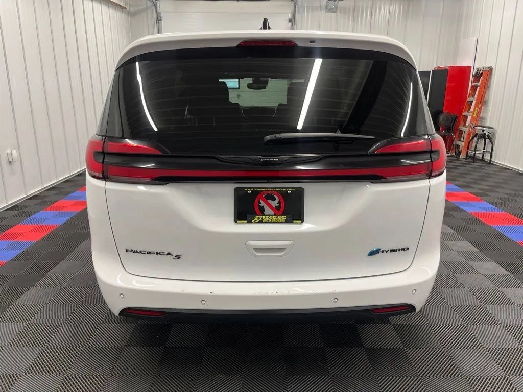 Used 2024 Chrysler Pacifica Limited FWD image 4