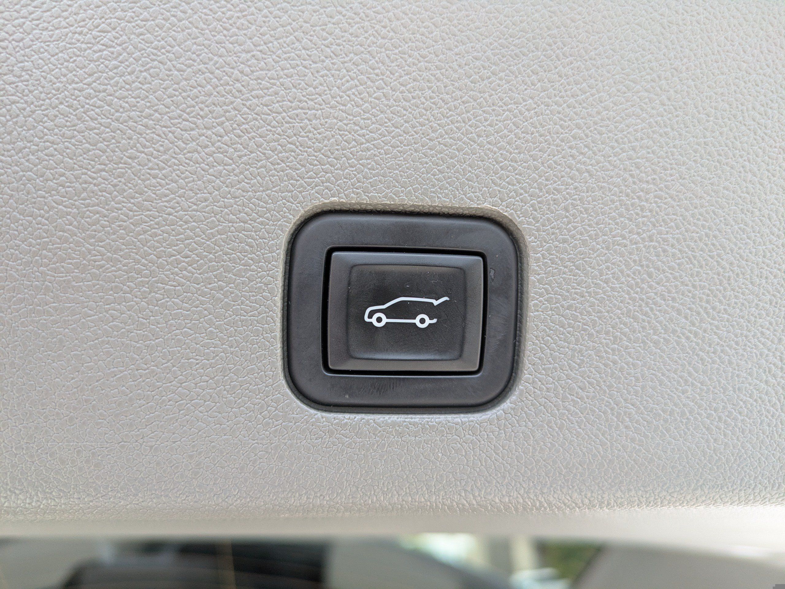 Used 2023 Cadillac XT6 Premium Luxury w/ Technology Package FWD image 12