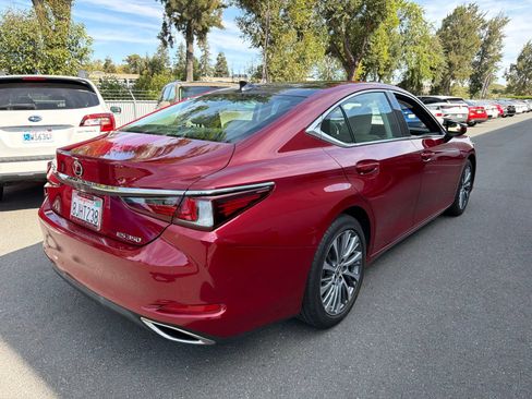 Used 2019 Lexus ES 350 w/ Premium Package FWD image 4