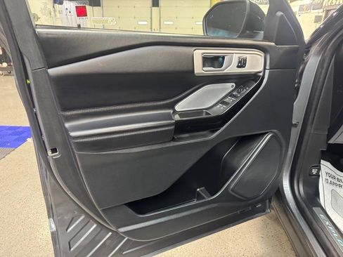 Used 2023 Ford Explorer Platinum w/ Technology Package AWD/4WD image 12