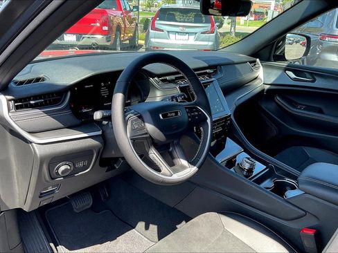 New 2025 Jeep Grand Cherokee Altitude AWD/4WD image 7