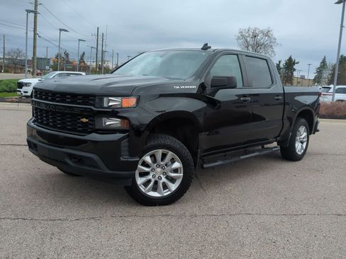 Used 2021 Chevrolet Silverado 1500 Custom image 1