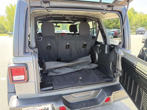 Used 2023 Jeep Wrangler Unlimited Rubicon AWD/4WD image 28