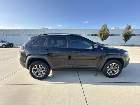 Used 2020 Jeep Cherokee Trailhawk w/ Cold Weather Group AWD/4WD image 13