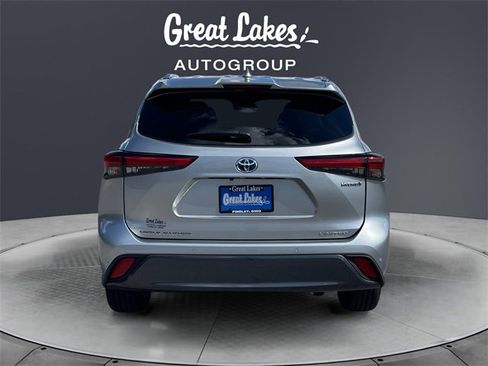 Used 2022 Toyota Highlander Limited image 4