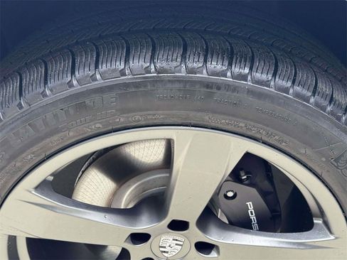 New 2026 Porsche Macan image 13