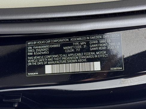 Used 2025 Volvo XC60 T8 Ultra w/ Protection Package Premier image 34