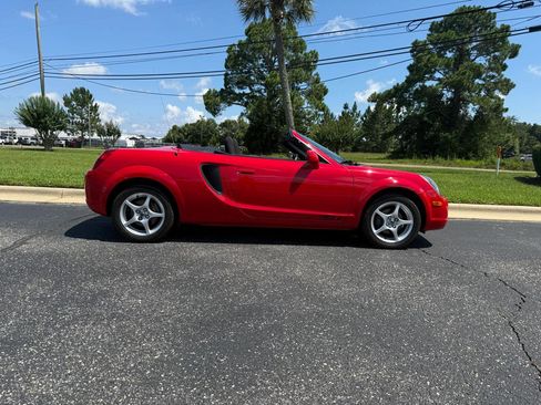 Used 2002 Toyota MR2 RWD image 5