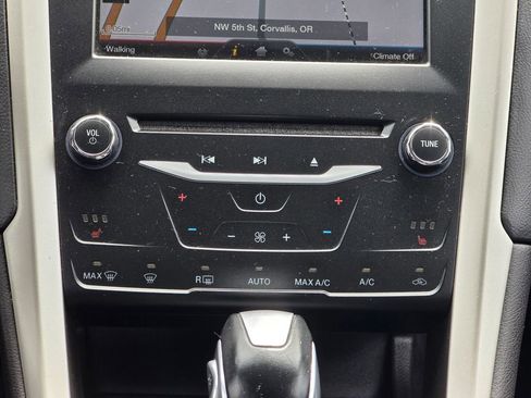 Used 2014 Ford Fusion SE w/ Equipment Group 202A FWD image 14