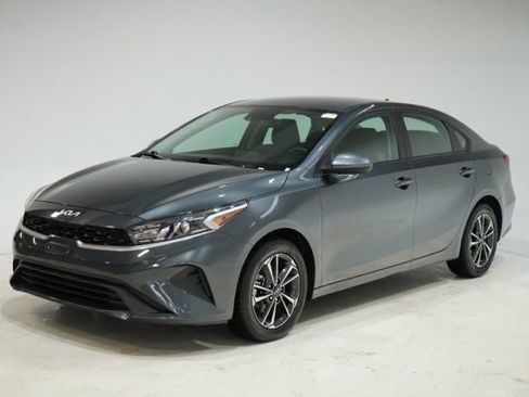 Used 2024 Kia Forte LXS image 3