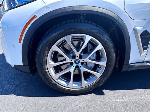 Used 2025 BMW X5 xDrive50e w/ Premium Package AWD/4WD image 33