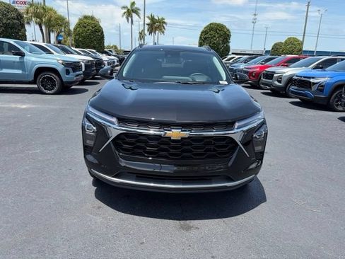 Certified 2026 Chevrolet Trax LT w/ LT Convenience Package FWD image 2