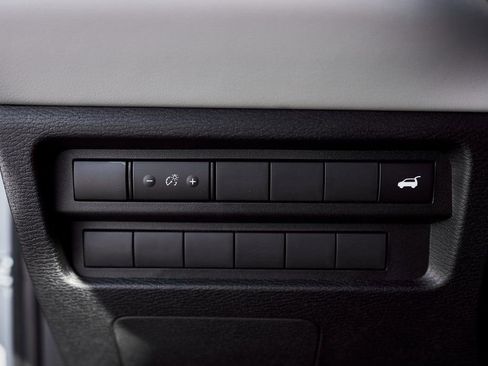 Used 2025 Mitsubishi Outlander SE image 31