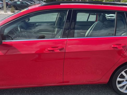 Used 2016 Volkswagen Golf SE FWD image 2