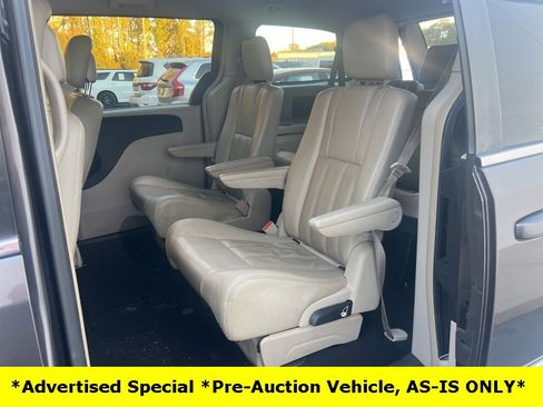 Used 2015 Chrysler Town & Country Touring image 31